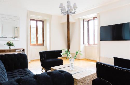 The BEST 8 Day Switzerland Itinerary For First-Timers (2025) 34 Montreux Apartment On The Lake