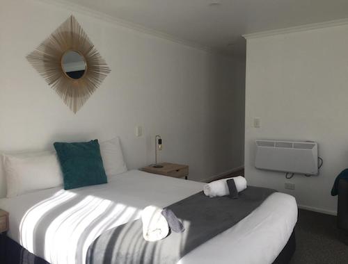 FAIRWAY MOTEL APARTMENTS