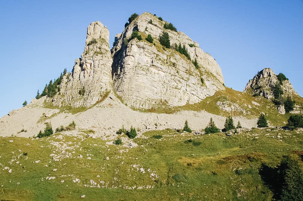 Rocky cliffs along Schnige Platte hiking trail