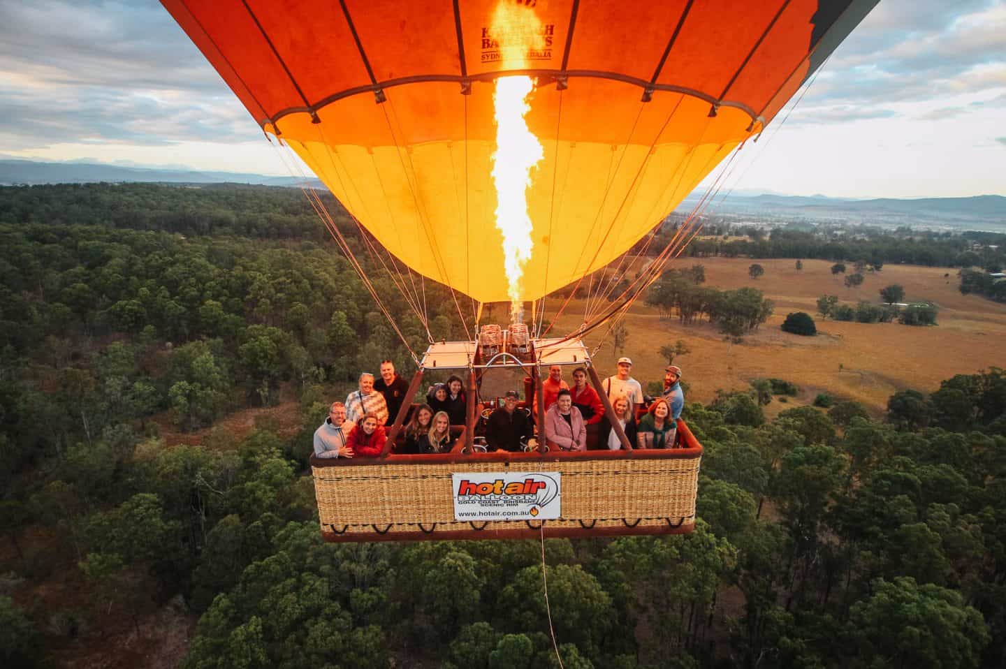 hot air balloon gold coast, hot air balloon rides gold coast, hot air gold coast, balloon gold coast, gold coast hot air balloon, gold coast hot air balloon ride, hot air balloon in gold coast