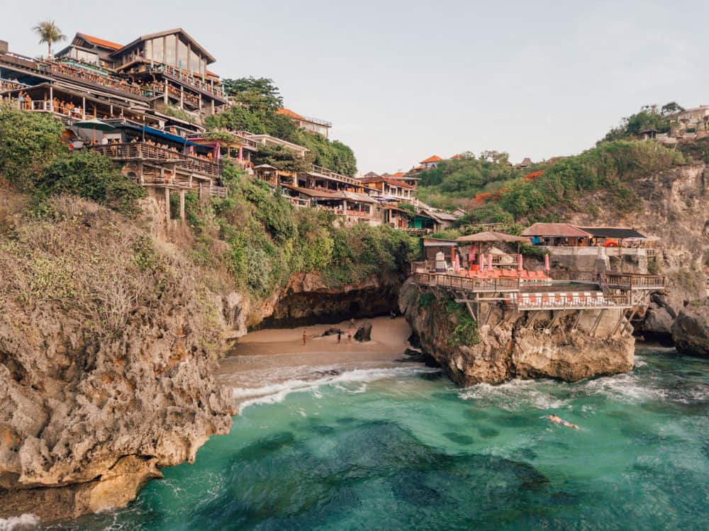 suluban beach, uluwatu beach, uluwatu surf, suluban, suluban beach cave, suluban uluwatu, uluwatu surf beach, uluwatu point, uluwatu cliff, beaches near uluwatu, things to do in uluwatu, uluwatu beach bali, bukit peninsula bali, pantai suluban bali, pantai suluban uluwatu, pantai suluban uluwatu bali, suluban beach uluwatu bali, blue point uluwatu