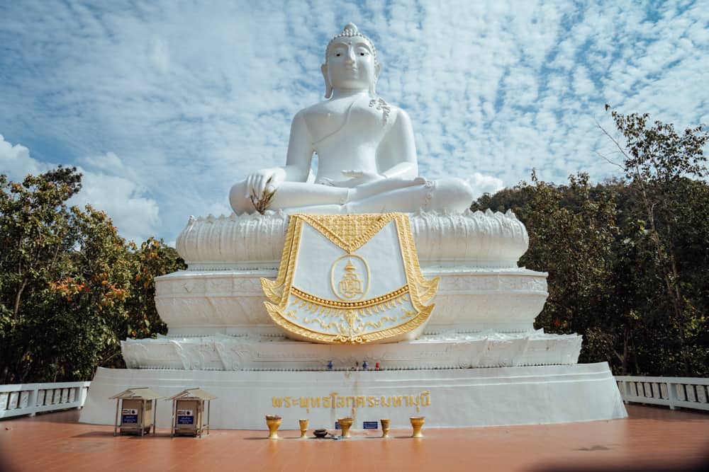 white buddha pai